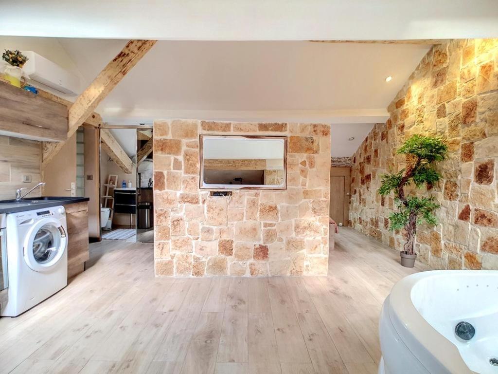 Love Room Jacuzzi Croisette คานส์ ภายนอก รูปภาพ
