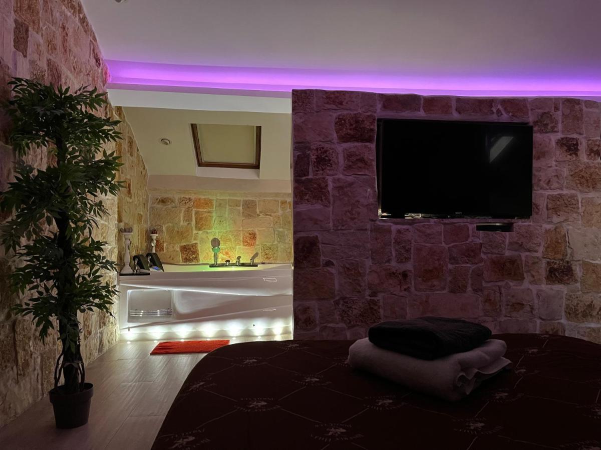 Love Room Jacuzzi Croisette คานส์ ภายนอก รูปภาพ