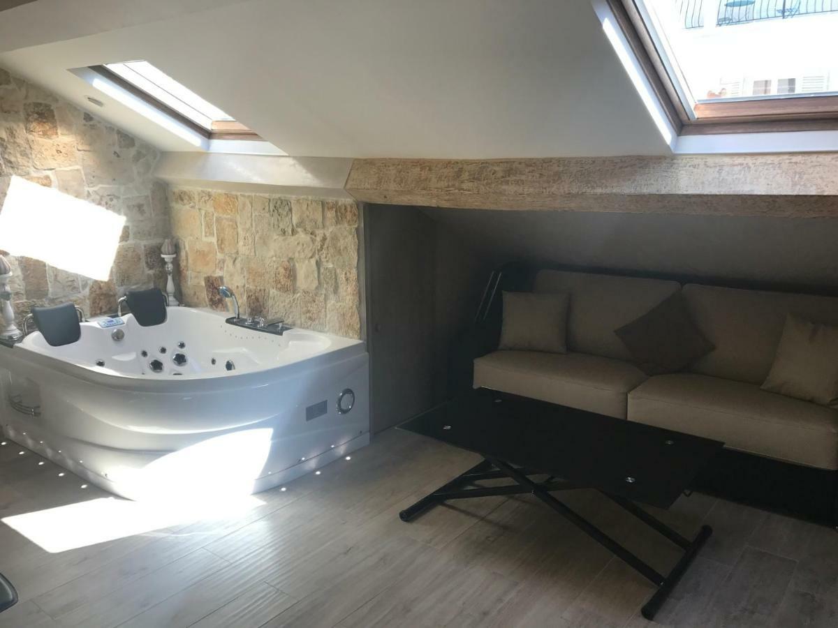 Love Room Jacuzzi Croisette คานส์ ภายนอก รูปภาพ