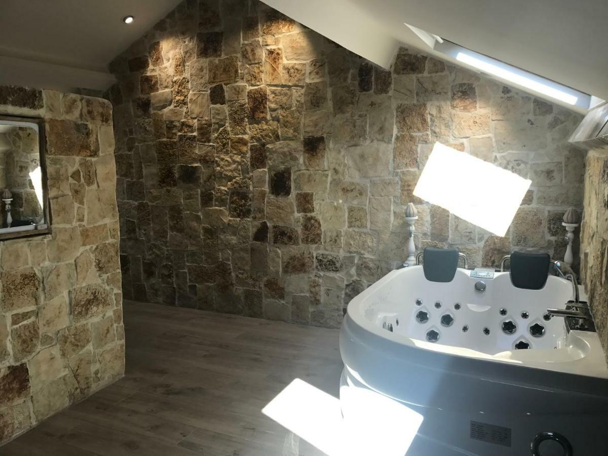Love Room Jacuzzi Croisette คานส์ ภายนอก รูปภาพ